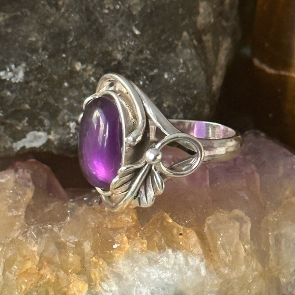 Amethyst southwestern design sterling silver ring - Picture 2 of 6